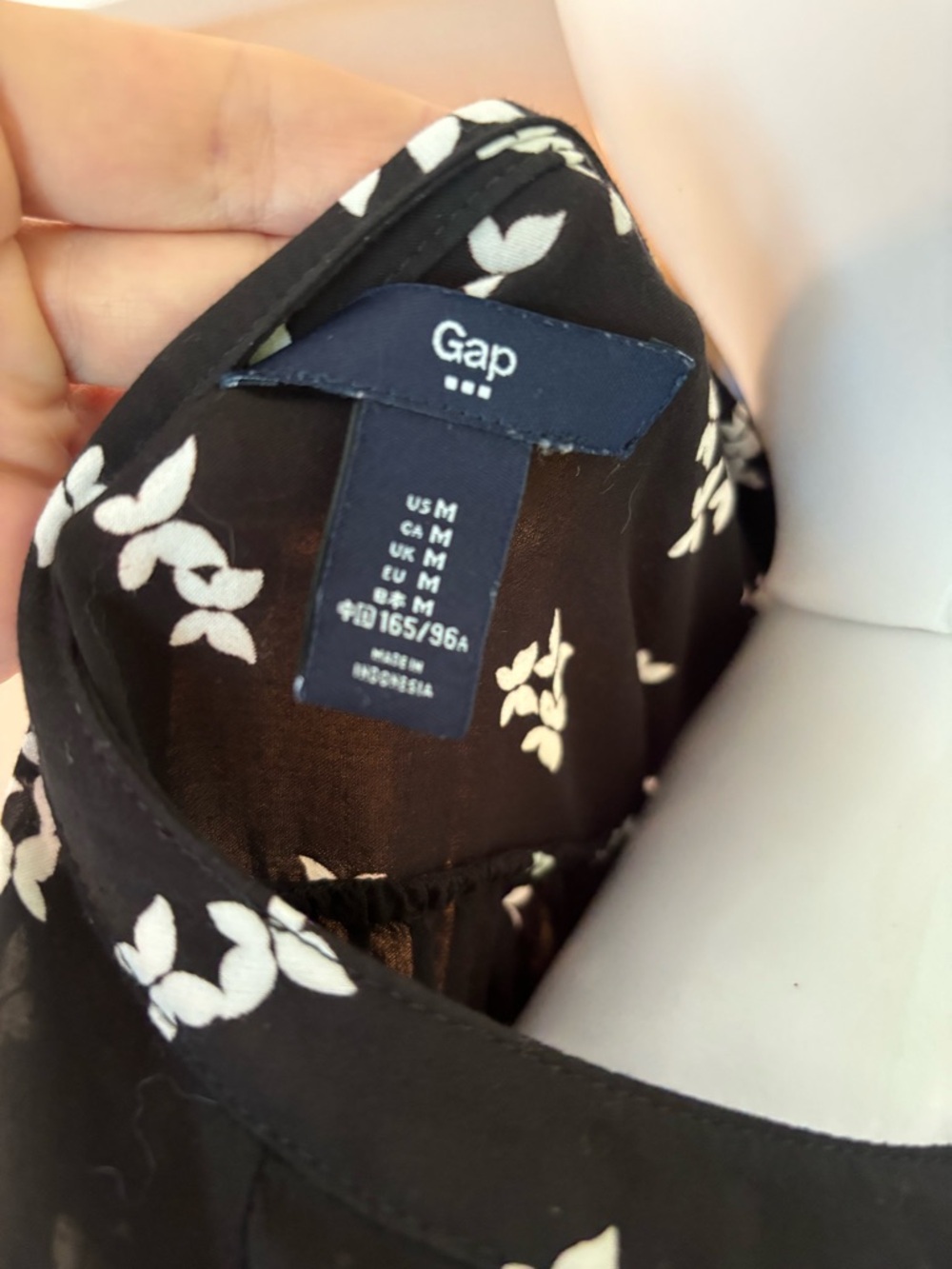 GAP Black Tunic Top with White Floral Motif - Picture 6 of 7